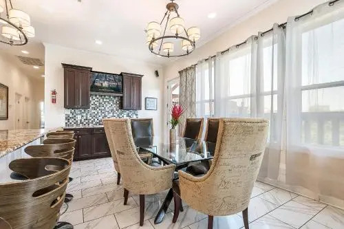 Spacious 4BD Luxury Penthouse with Balcony