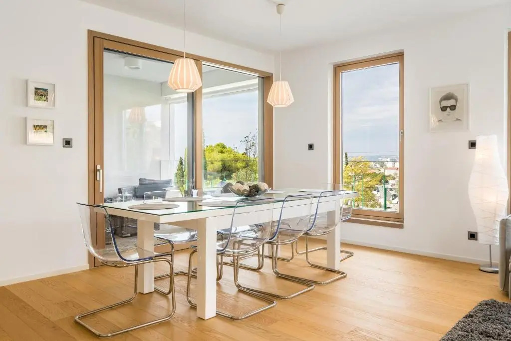 The Majestic Bel Etage Upscale Apartment with Pool