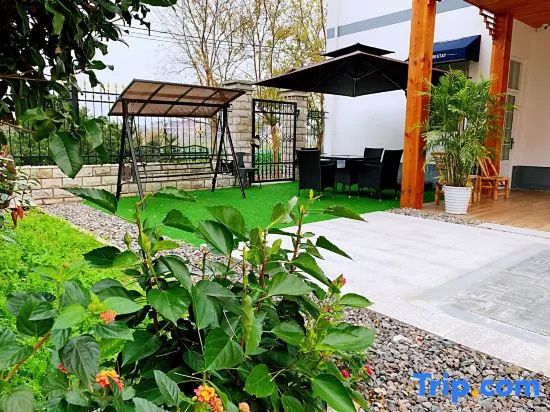 YiJiang ChunShe Guesthouse