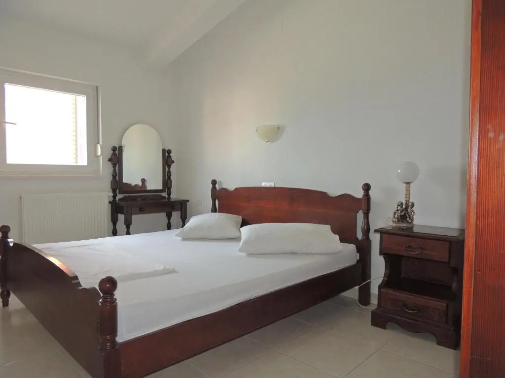 Apartments and rooms Niki 2