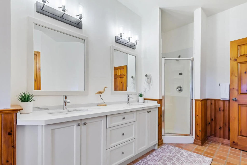 220 Snowbridge w/ Free Shuttle to Village