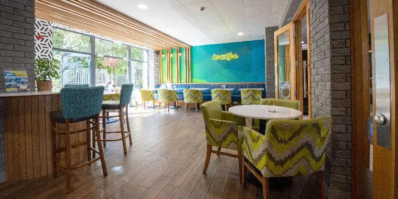 Snoozles Hostel