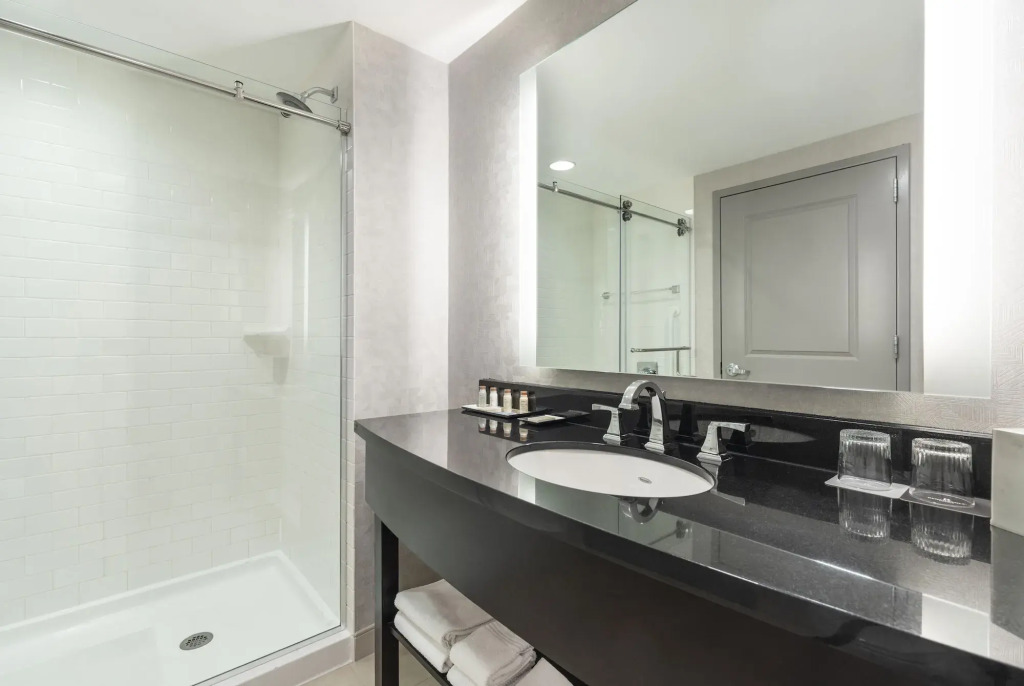 Renaissance by Marriott Boston Patriot Place Hotel