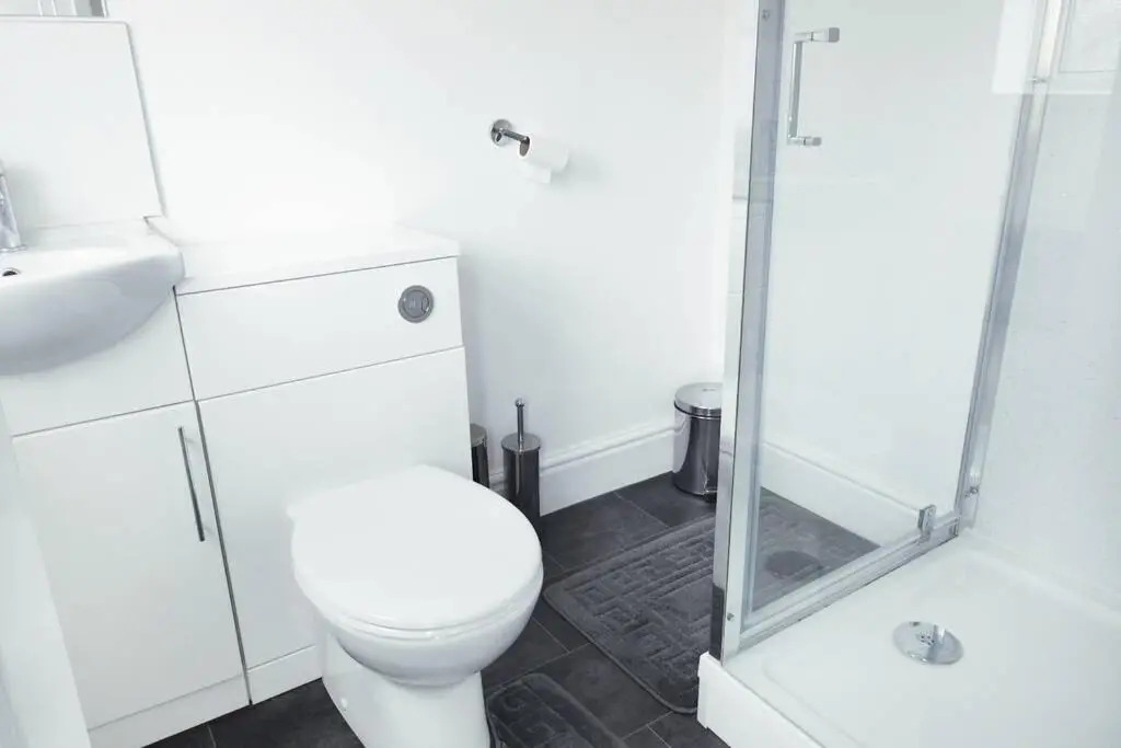 Outstanding and Spacious modern 4 bedroom house