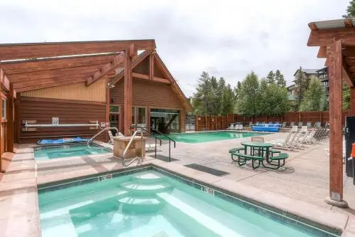 Cedars 18 - Ski-In/Ski-Out Apartment