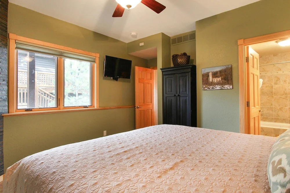 Deer Mountain 28b 1 Bedroom Condo by RedAwning