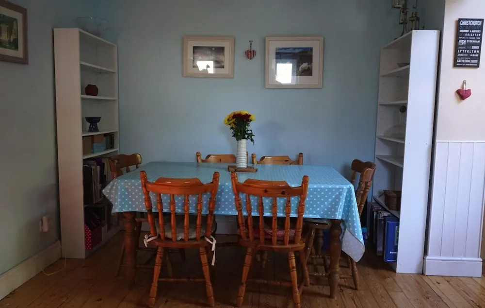 Comfortable Family Home in Oxford With Parking