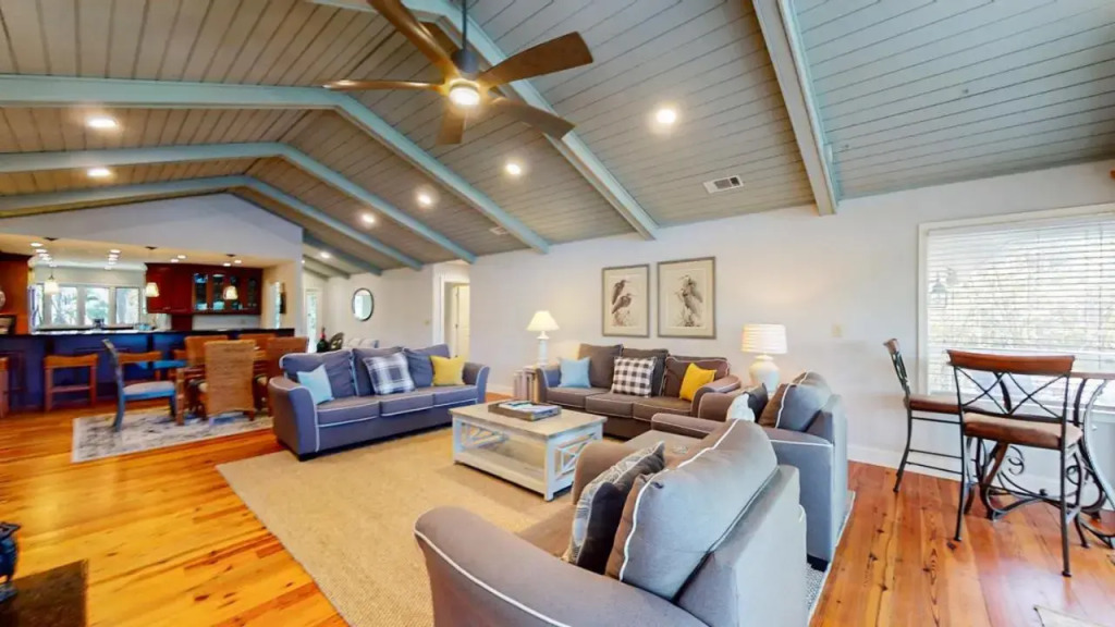 15 Promontory Ct