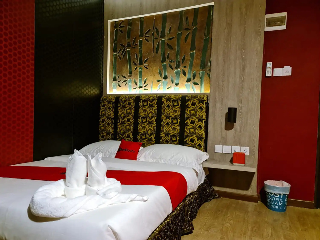 RedDoorz Plus near Nagoya Hill Batam 6