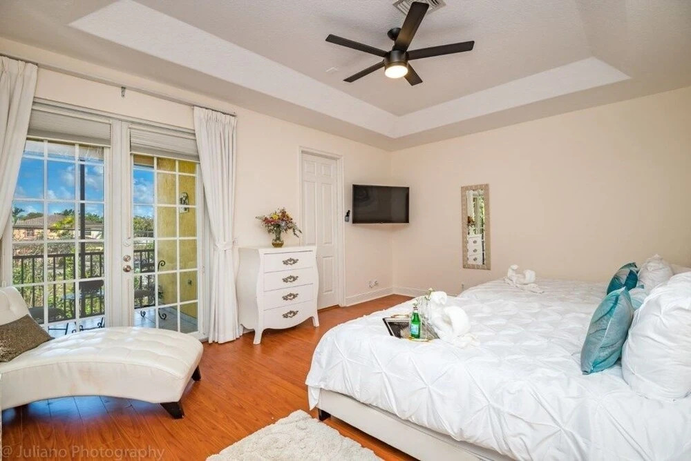 Las Olas Maison De Ville 3 Bedroom Townhouse by Redawning
