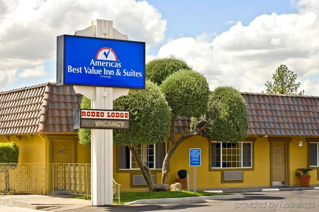 Rodeo Lodge