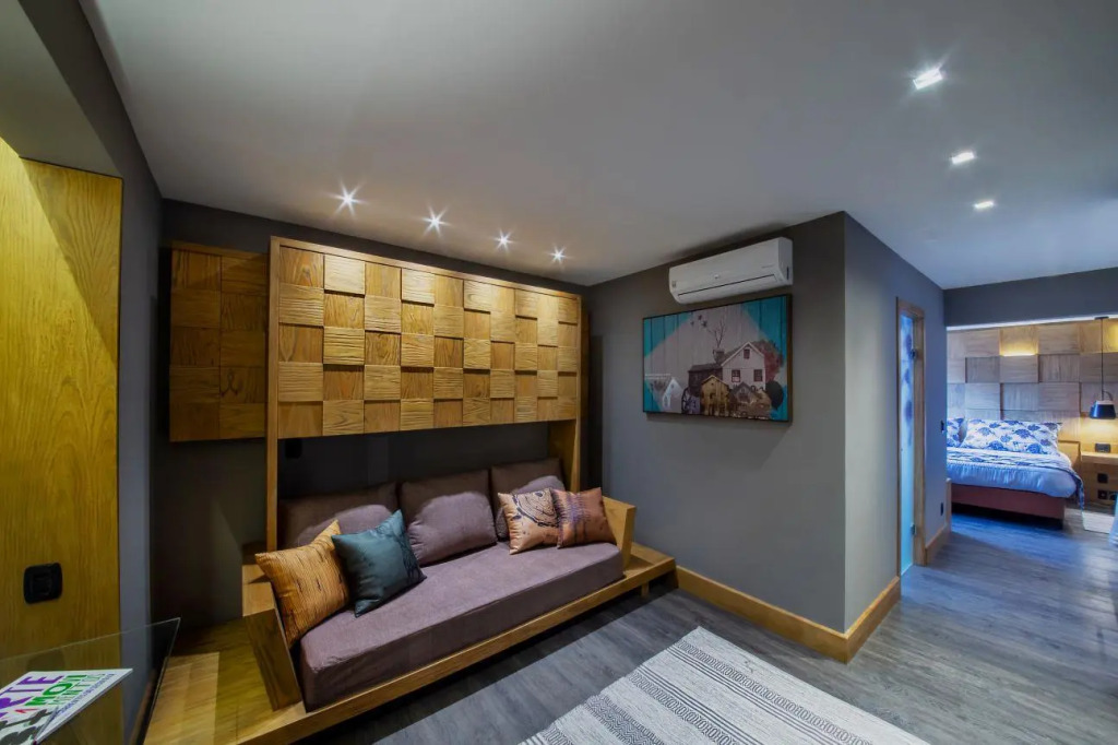 Wood Hotel
