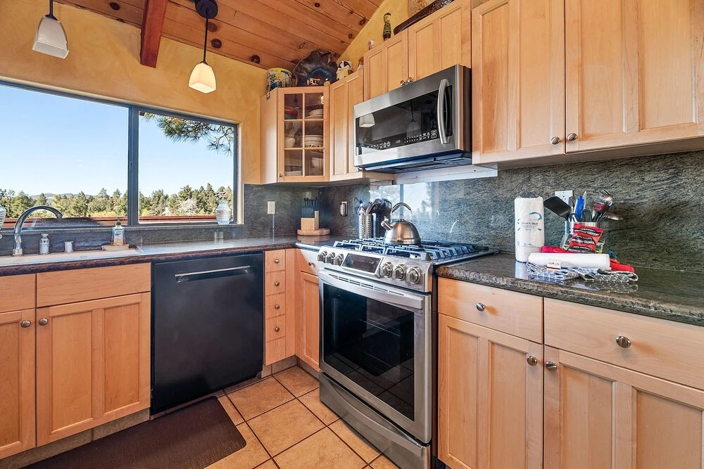 Big Bear Mountain Cabin - Spacious Mountain Home With Picturesque Views, Fast Internet! 3 Bedroom Cabin