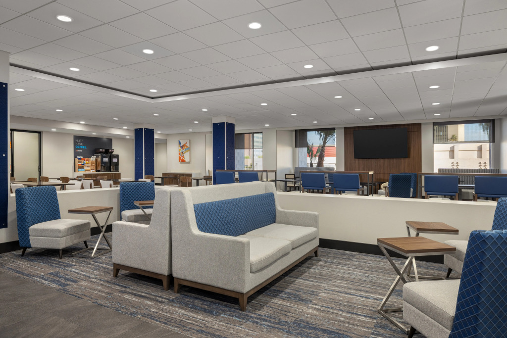 Holiday Inn Express & Suites Phoenix - Midtown, an IHG Hotel