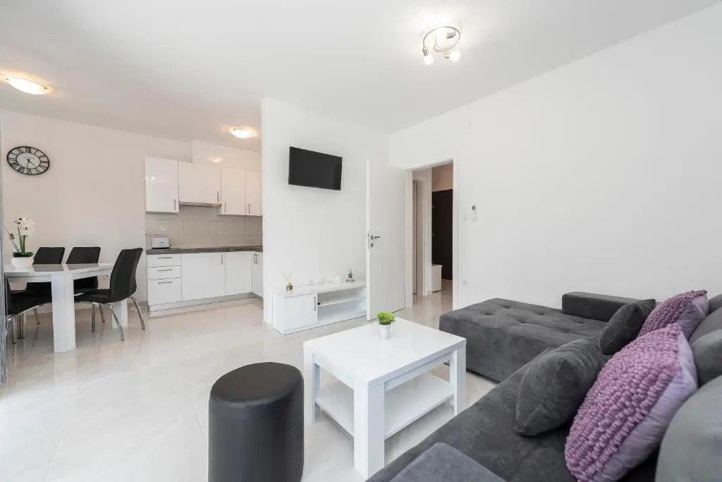 Villa Star 5 a centrally located ap. with a pool