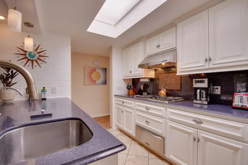 Mid-century Modern Home w/ Fire Pit & Gas Grill!