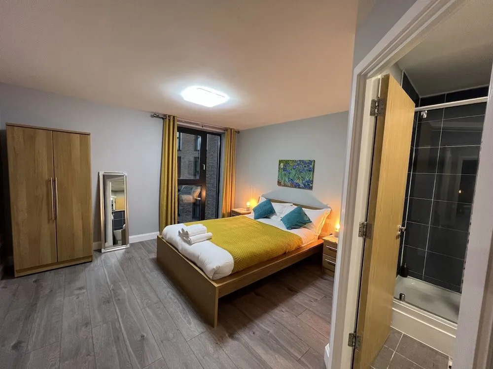 SS- Penthouse Lux suite