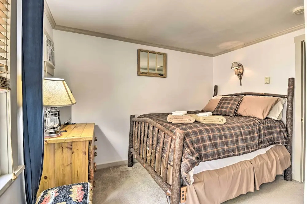 Townhome w/ Deck: Walk to Mirror Lake & Main St!