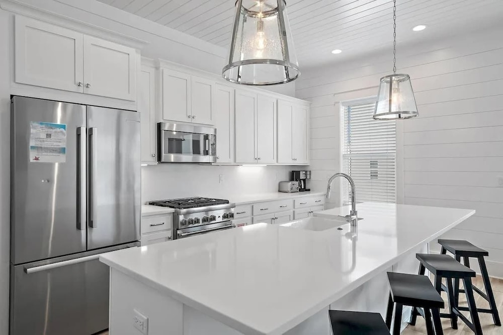 3-story Comfortable Home Near the Beach