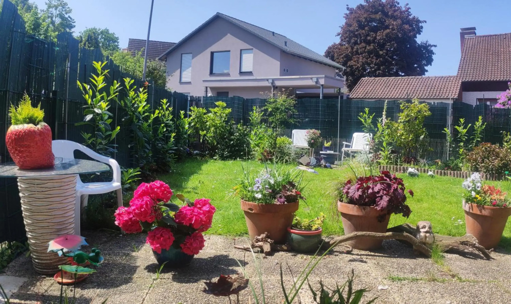 Uni, FH, Gesundheits Campus nähe, Zimmer mit Garten & Terrasse