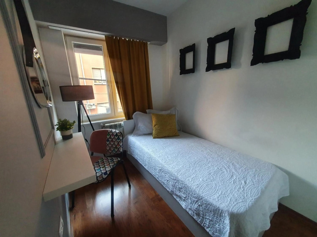 Central 2 bedroom apartment