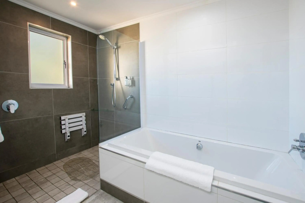 Queens Hotel by BON Hotels