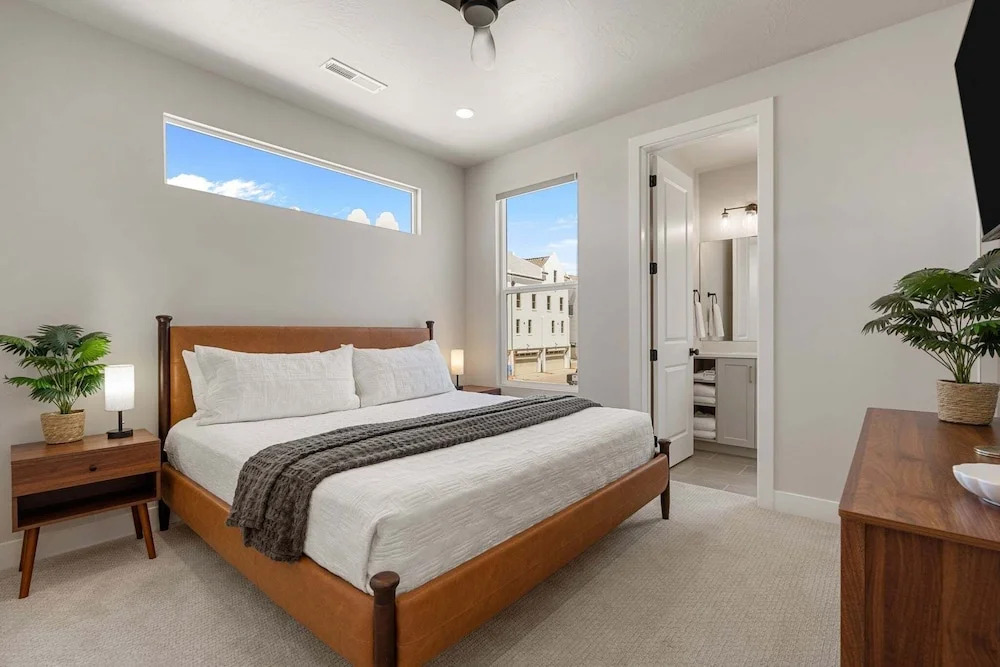 Vacation Mode 5 Bedroom Townhouse