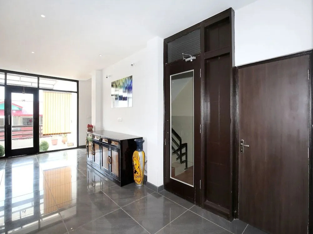 OYO 13307 Home Luxury Stay Shoghi