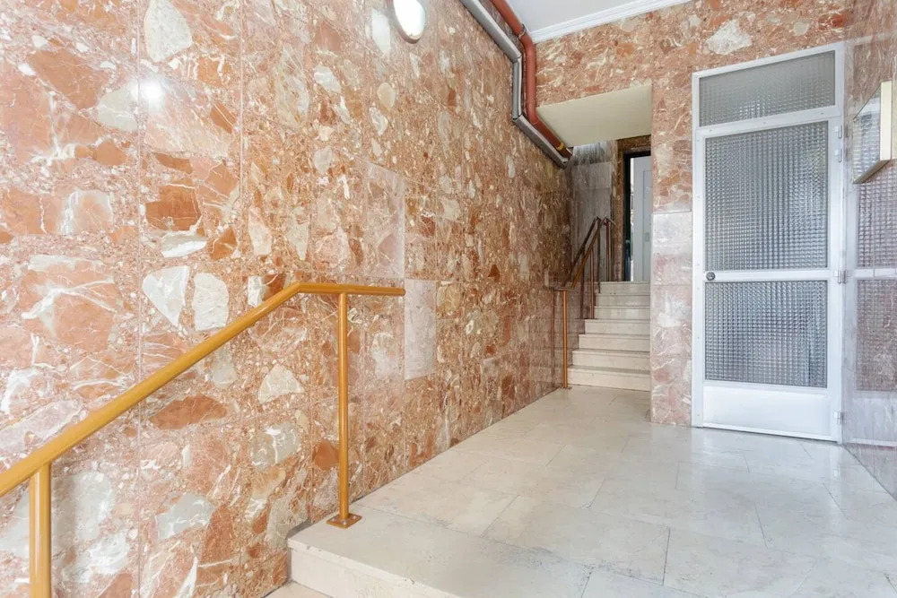 Cosy And Modern 2 Bedroom Apartment In Great Location
