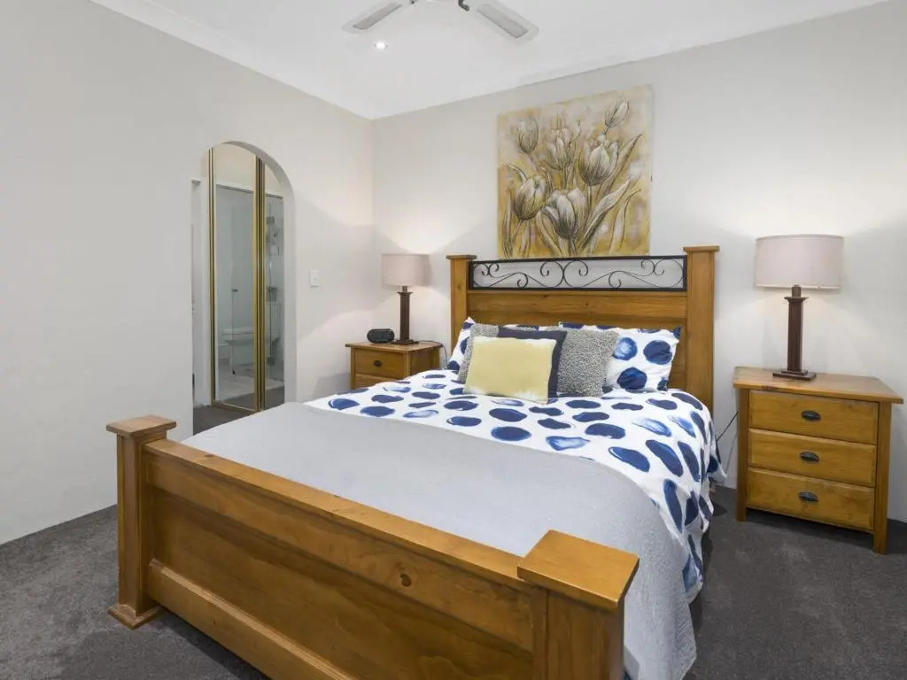 Lakeshore Apartments - Unit 6