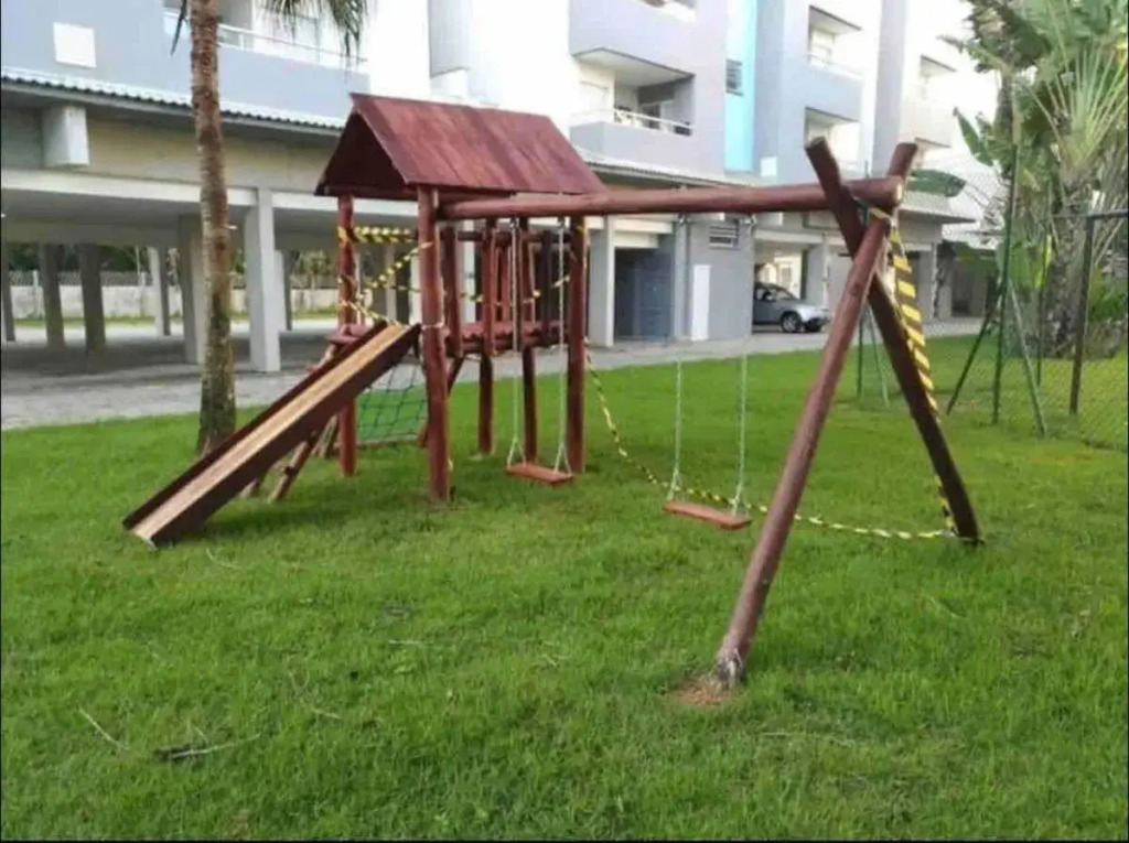 S02 Apto Ubatuba 3 min da praia, c/ piscinas, salão jogos, campo fut, playground, etc..