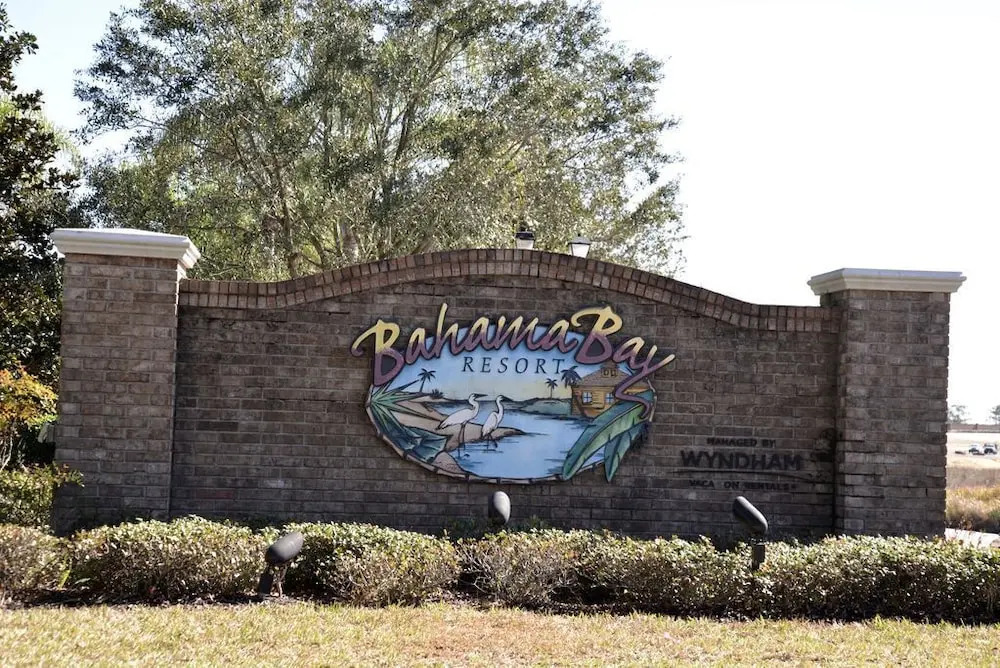 Best Location! Next to Restaraunt, Lake, Pool