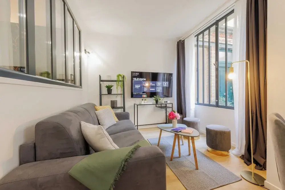 Beautiful Apartment at Gare de L'est Republique
