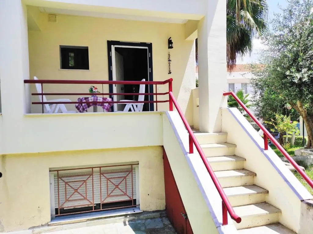 Sea View Maisonette in Chanioti, 40m from the Beach