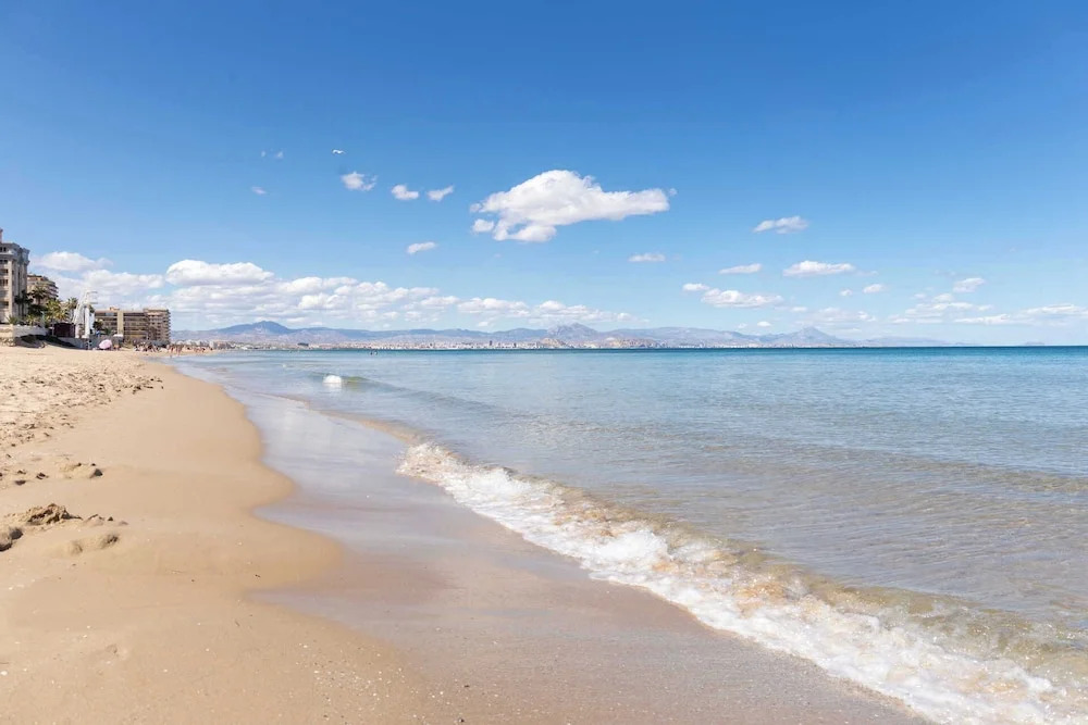 Luxurious 2-bedroom Apartment in Arenals del Sol With Pool and Sea Views