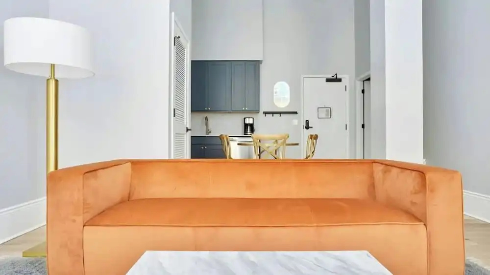 Sleeps 26 Entire Floor, Steps to French Quarter The Harlequin by Avantstay