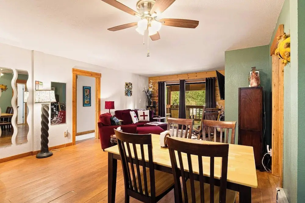 Sierra Pines Retreat Sleeps 6!