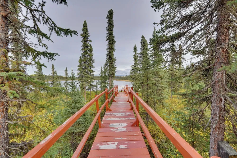 Ultimate Alaskan Retreat: Lakefront Soldotna Cabin