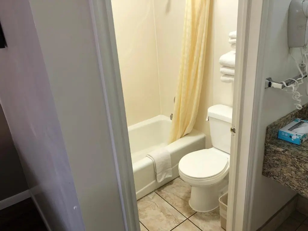 Ameri-Stay Inn & Suites