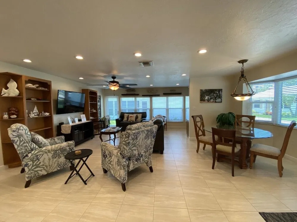 Crystal Sands & Seahorses Beach Villa