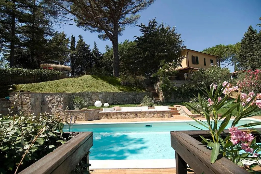 Stunning Country House overlooking Tuscany hills