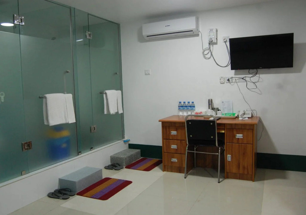 Daw Htay Hotel