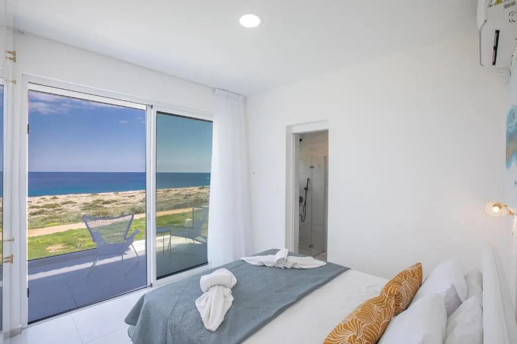 Artizan Seafront Villa 5