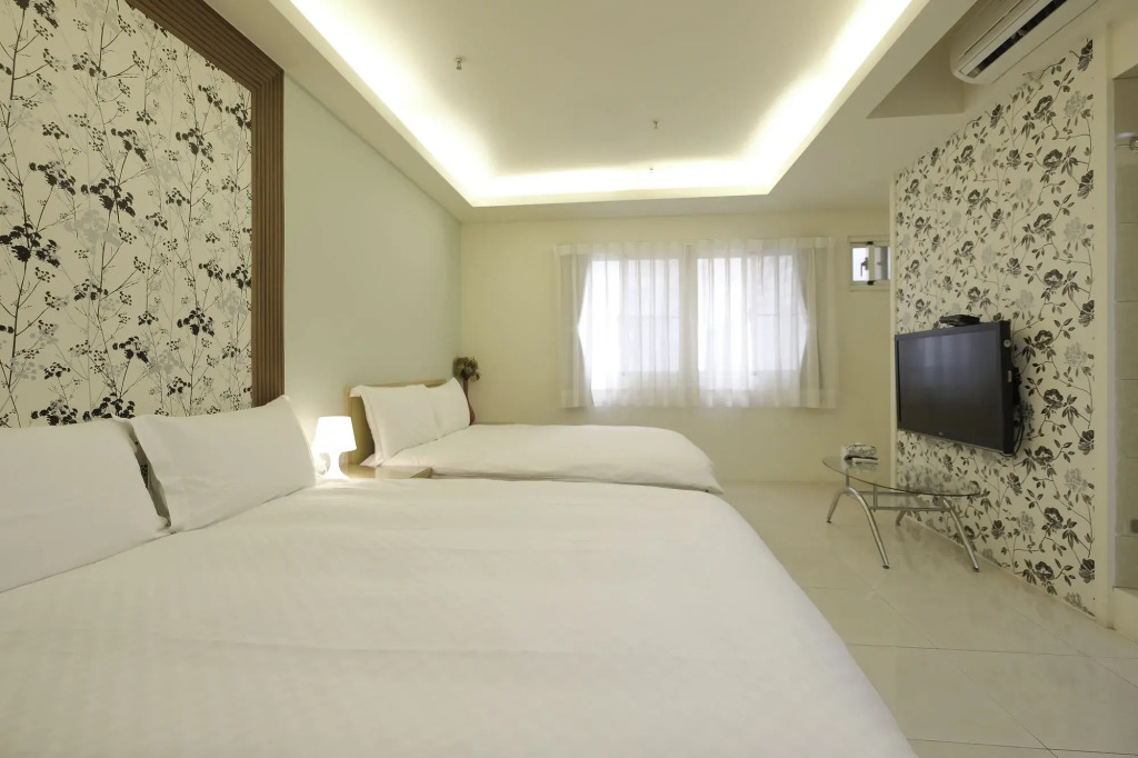 LJ Hotel