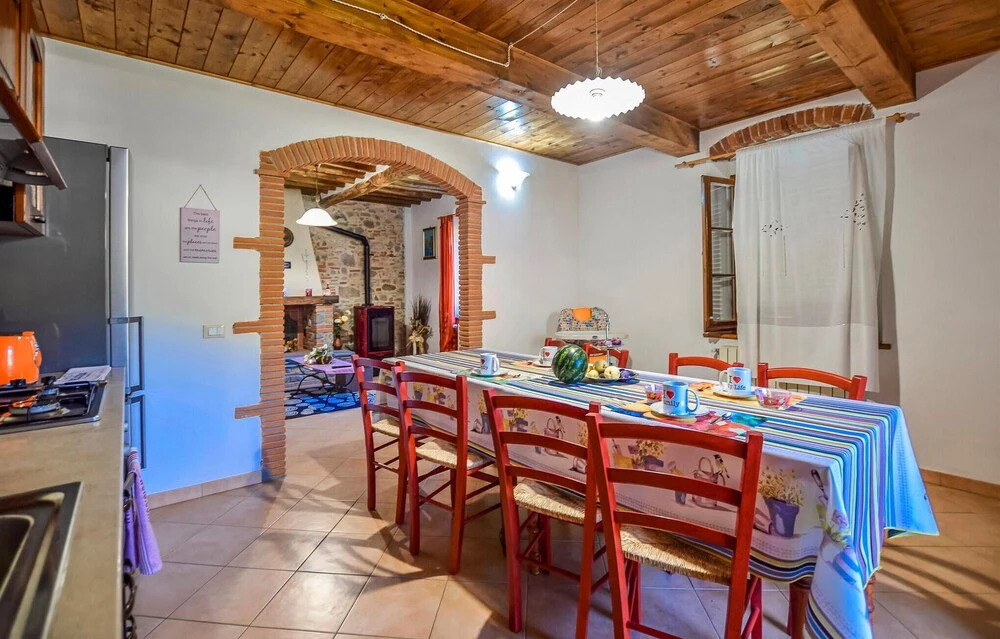 Awesome Home In Camaiore With Wifi