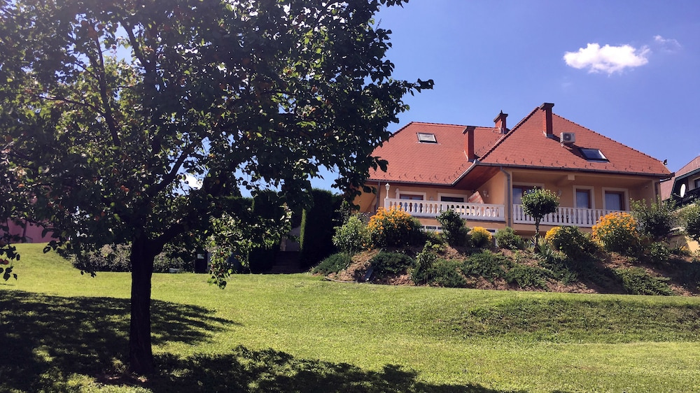 Hevizquelle Apartments