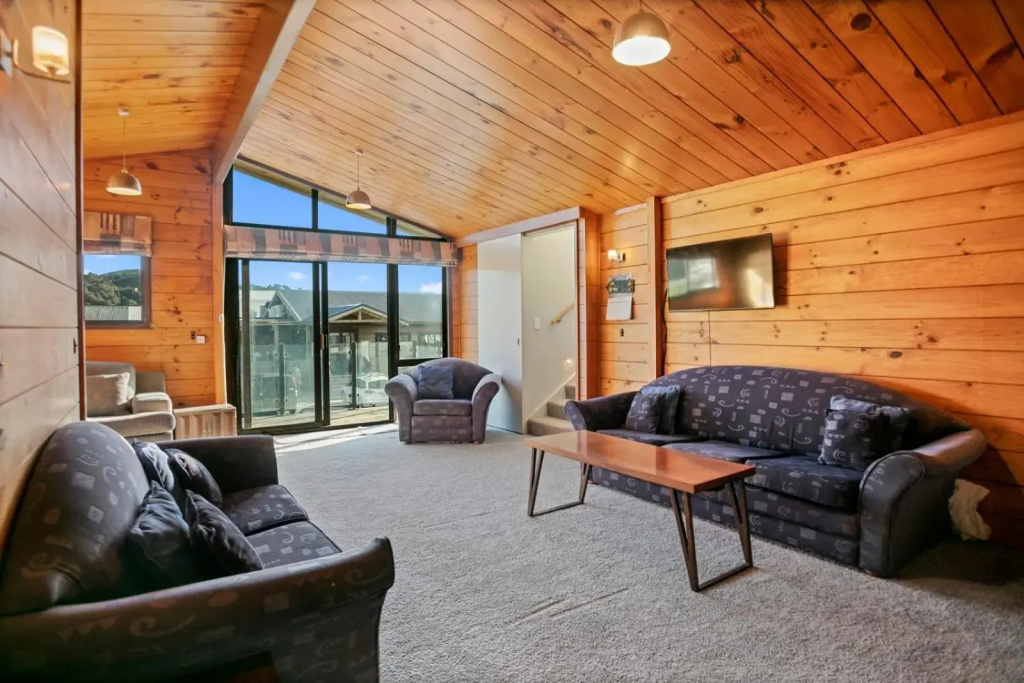 The White Haus - Waihi Beach Upstairs Holiday Unit