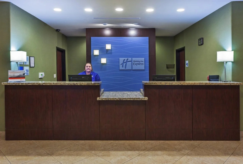 Holiday Inn Express & Suites Brady by IHG