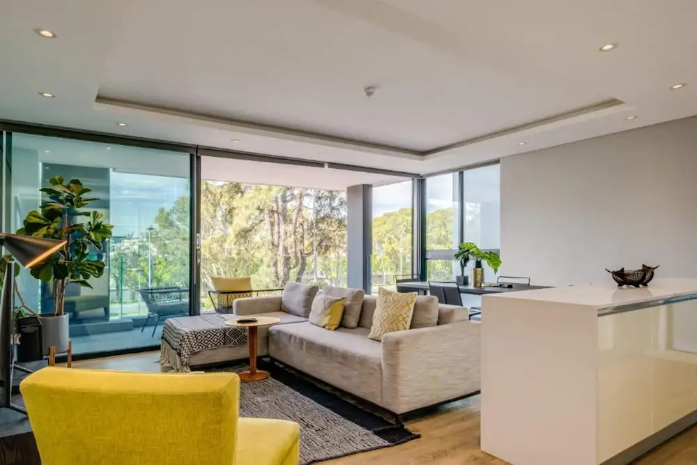 Urban Chic Apartment Close to Waterfront Warwick