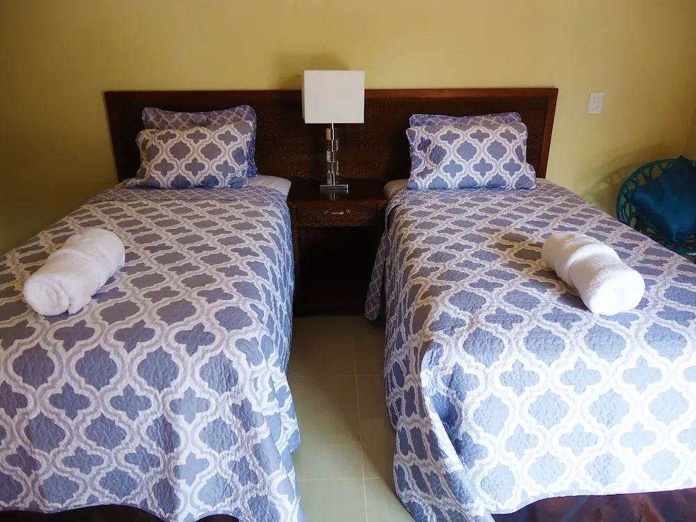 Hotel Plaza Marbella Granada